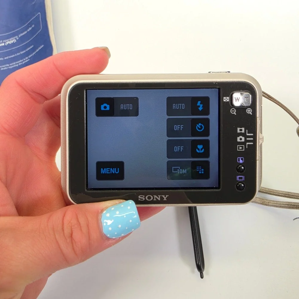 Sony Cyber-Shot DSC-N2 Digital Camera 10.1MP Gold Vario-Tessar Tested Bundle